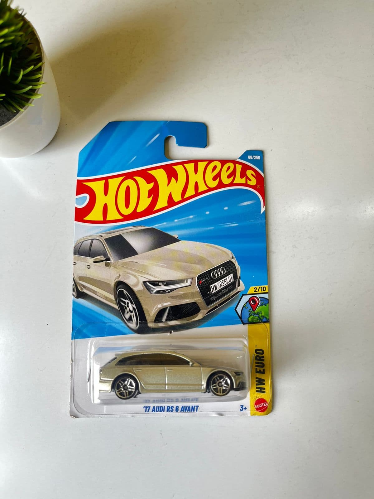 HotWheels - 17 Audi RS 6 Avant